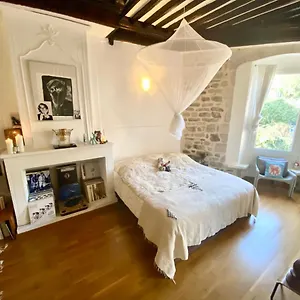 https://la-maison-sainte-claire.fr-provencehotel.com