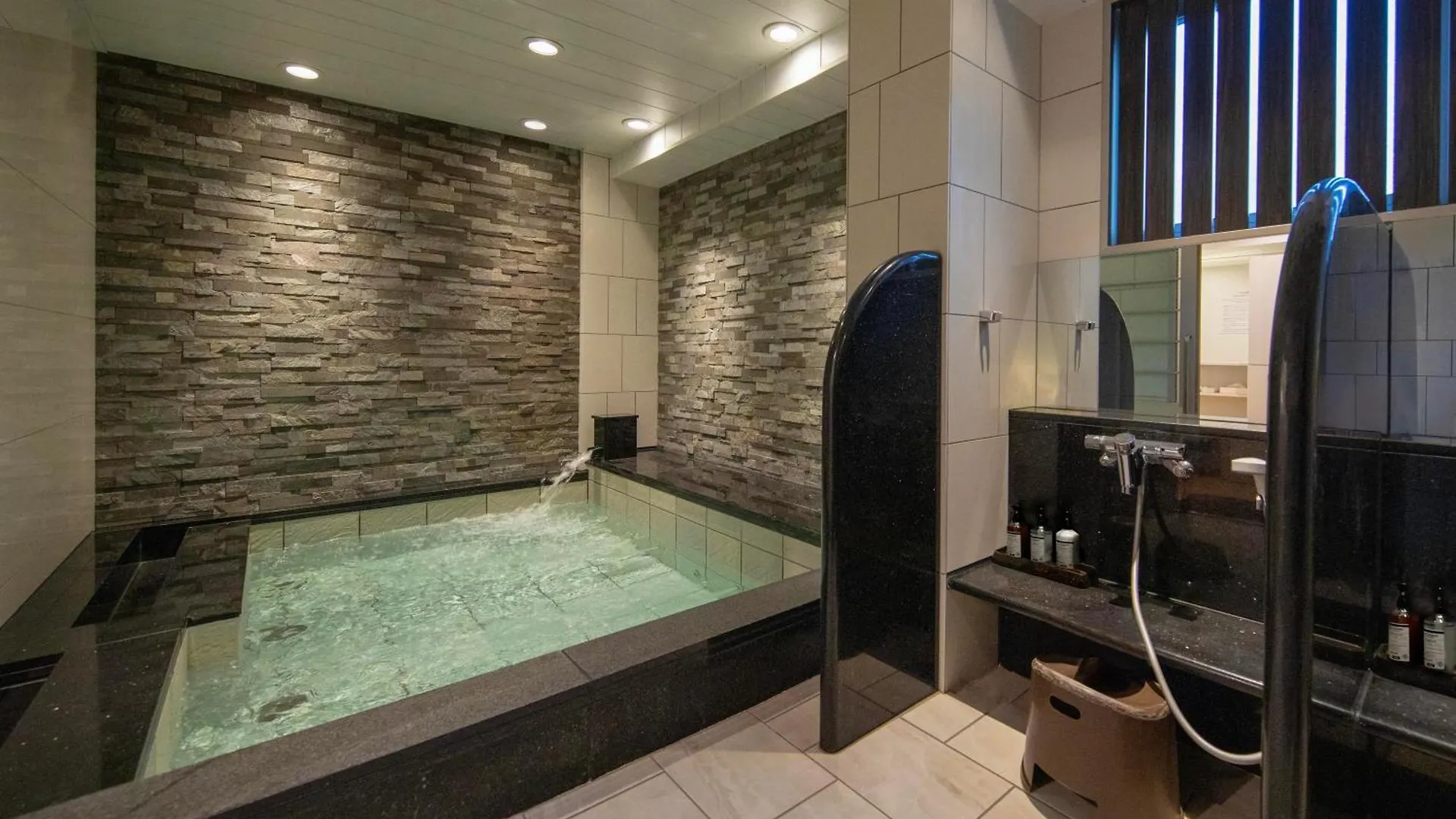 Hotel Hop Inn Kyoto Shijo Omiya